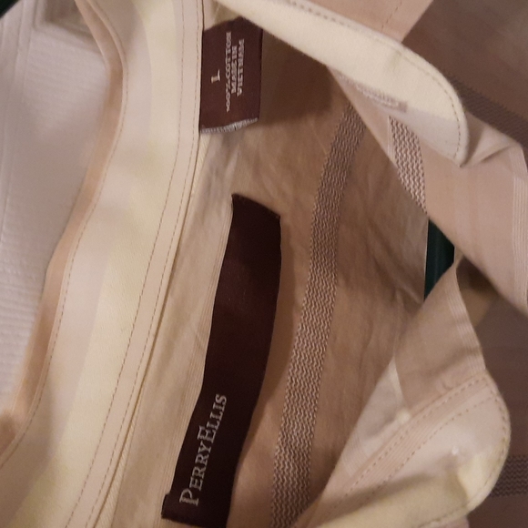 Perry Ellis button down shirt size: Large - Picture 3 of 3